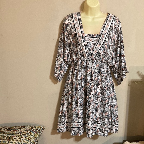 White Birch floral dress size small. Beautiful Easter dress. - Picture 2 of 9